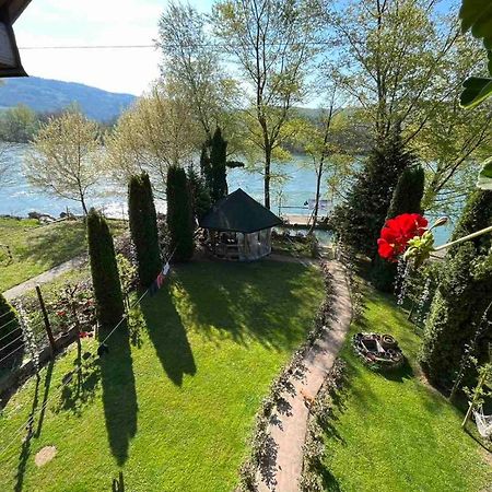 Apartman "Kapetana Luka" Ljubovija Exteriör bild