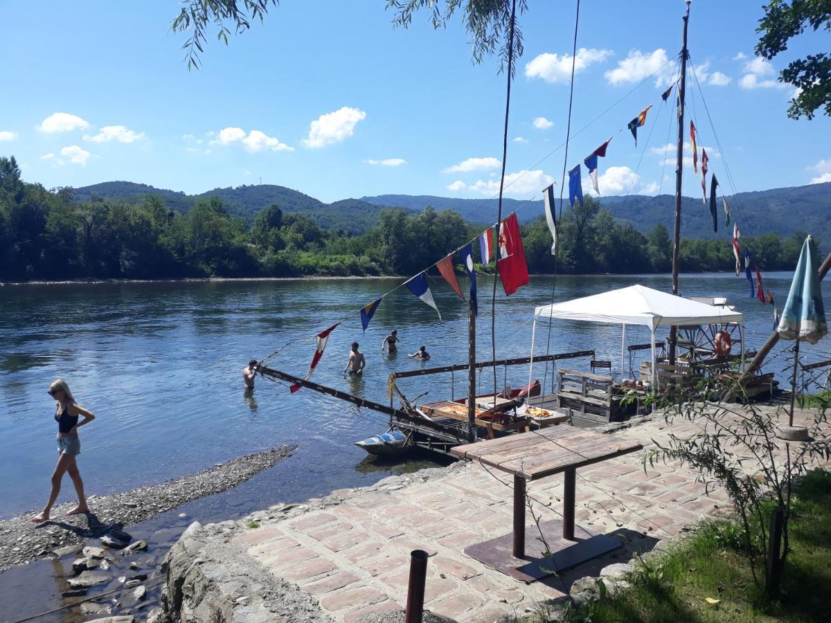 Apartman "Kapetana Luka" Ljubovija Exteriör bild
