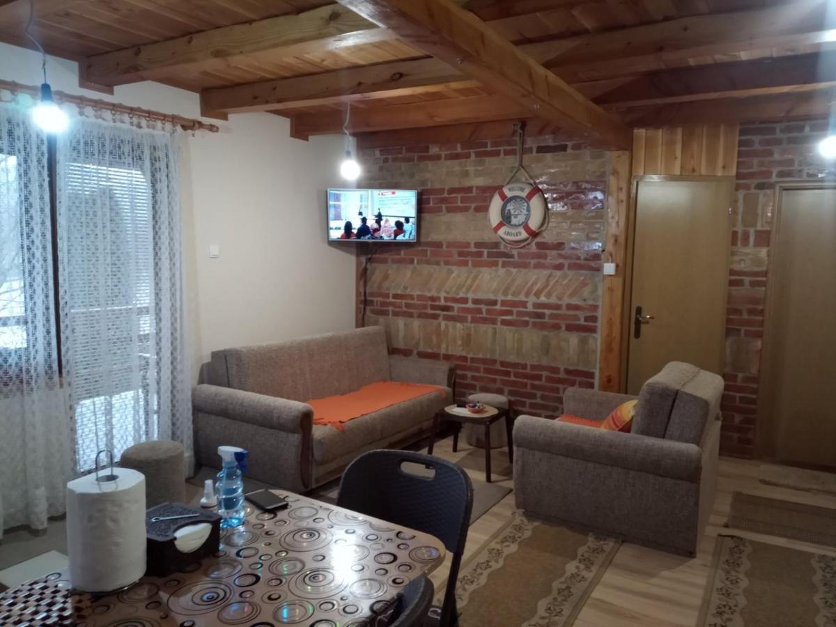 Apartman "Kapetana Luka" Ljubovija Exteriör bild