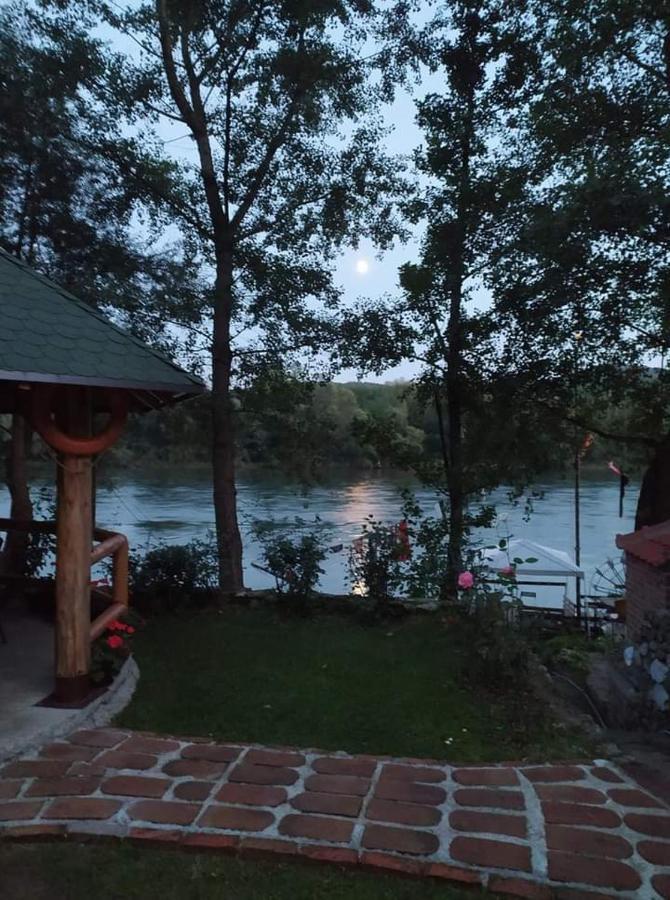 Apartman "Kapetana Luka" Ljubovija Exteriör bild