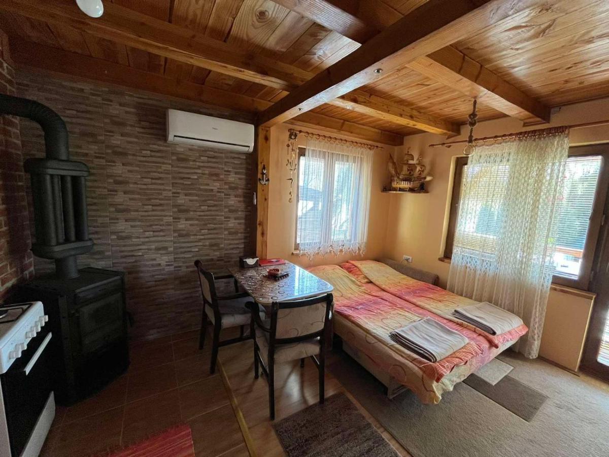 Apartman "Kapetana Luka" Ljubovija Exteriör bild