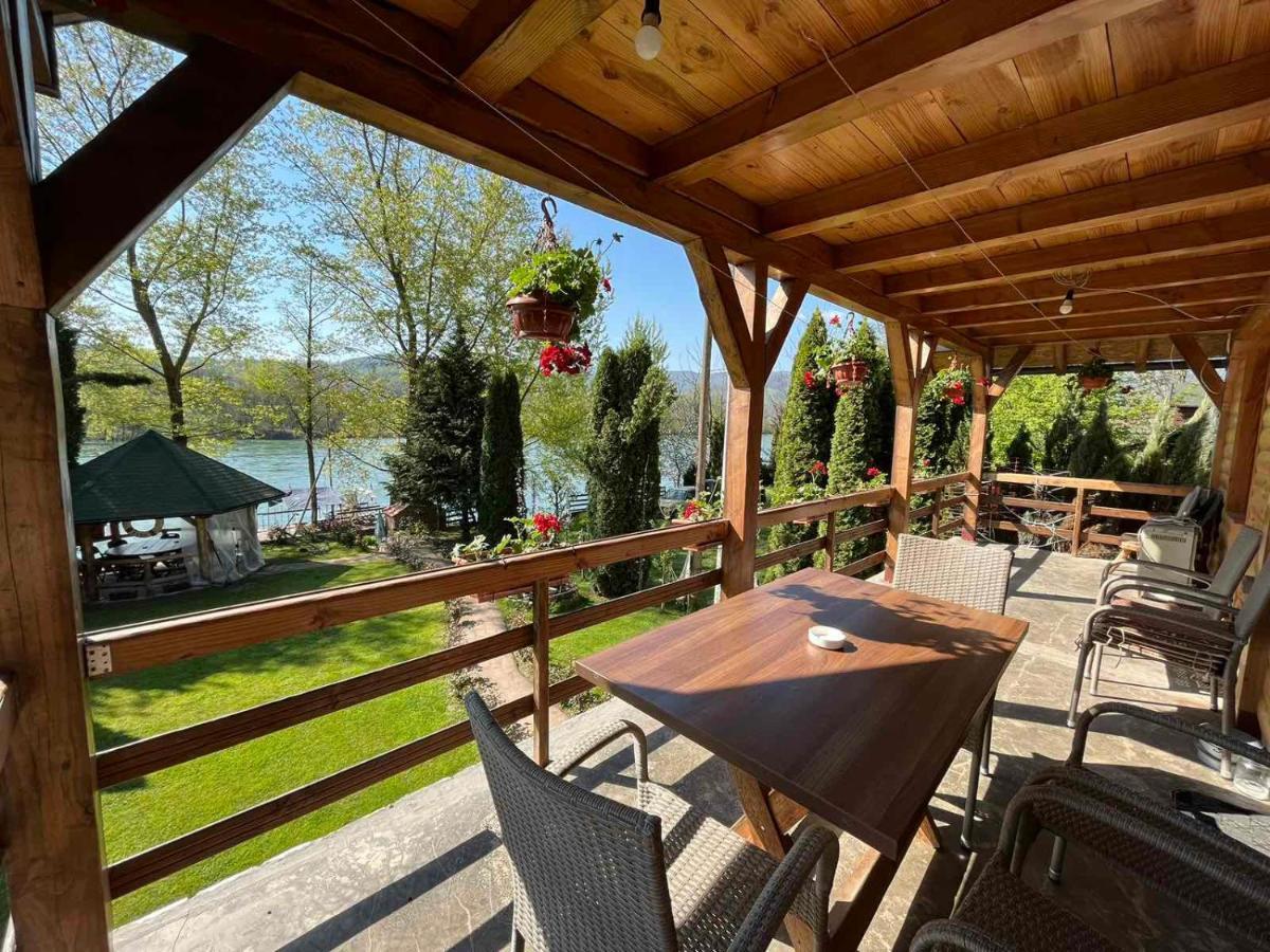 Apartman "Kapetana Luka" Ljubovija Exteriör bild