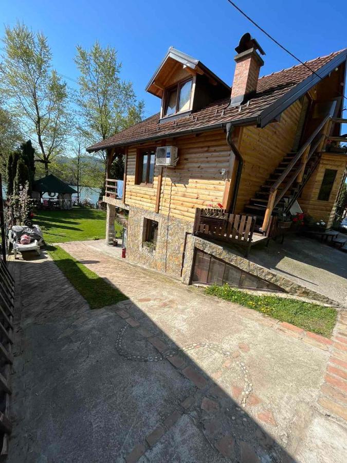 Apartman "Kapetana Luka" Ljubovija Exteriör bild