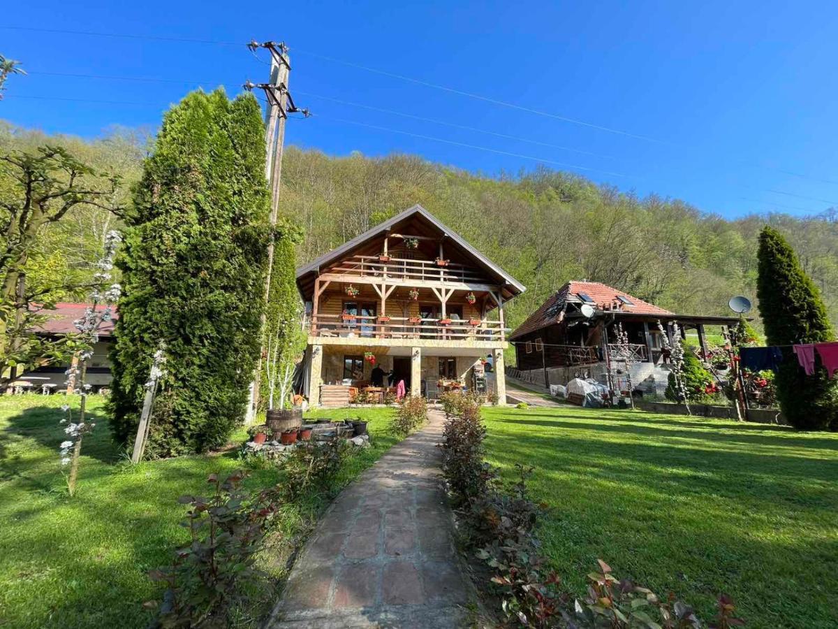 Apartman "Kapetana Luka" Ljubovija Exteriör bild