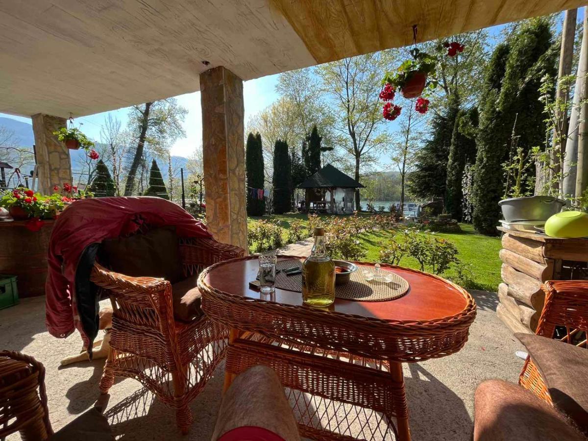 Apartman "Kapetana Luka" Ljubovija Exteriör bild