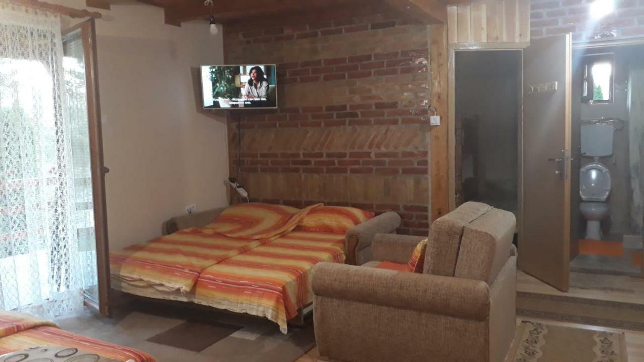 Apartman "Kapetana Luka" Ljubovija Exteriör bild